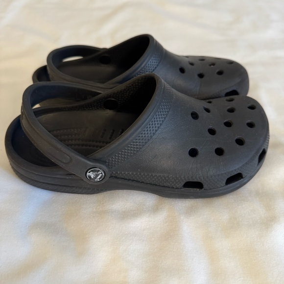Crocs Classic Clogs Black Slip-On Comfort Shoes Unisex Size J6 / Women’s 8 - Picture 4 of 9